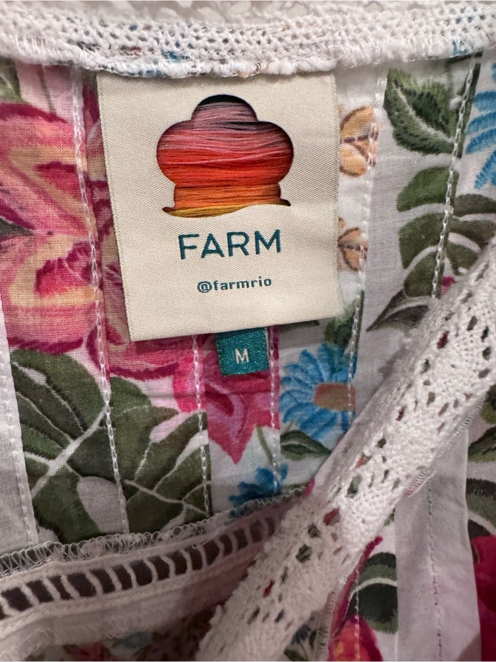 FARM Rio Off White Bloom Garden Sleeveless Blouse size medium - Picture 9 of 9